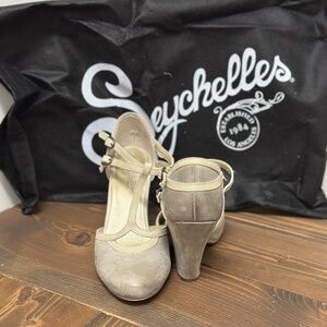 Taupe Seychelles T-Strap Vintage Inspired Heels size 8.5